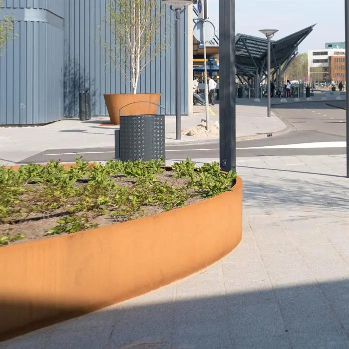 Maceta ovalada de acero corten de 120 x 80 x 60 cm