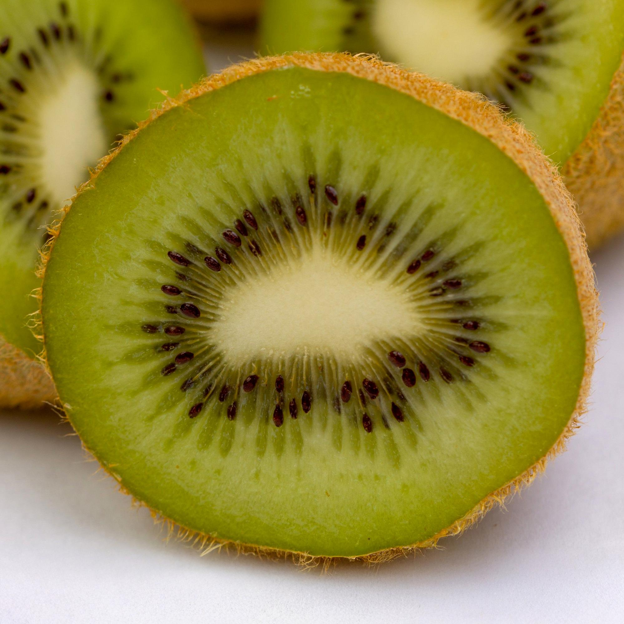 Groene Kiwi - Actinidia deliciosa Jenny  - Groene Vrucht - 2 planten - Pot 15cm Hoogte 50cm