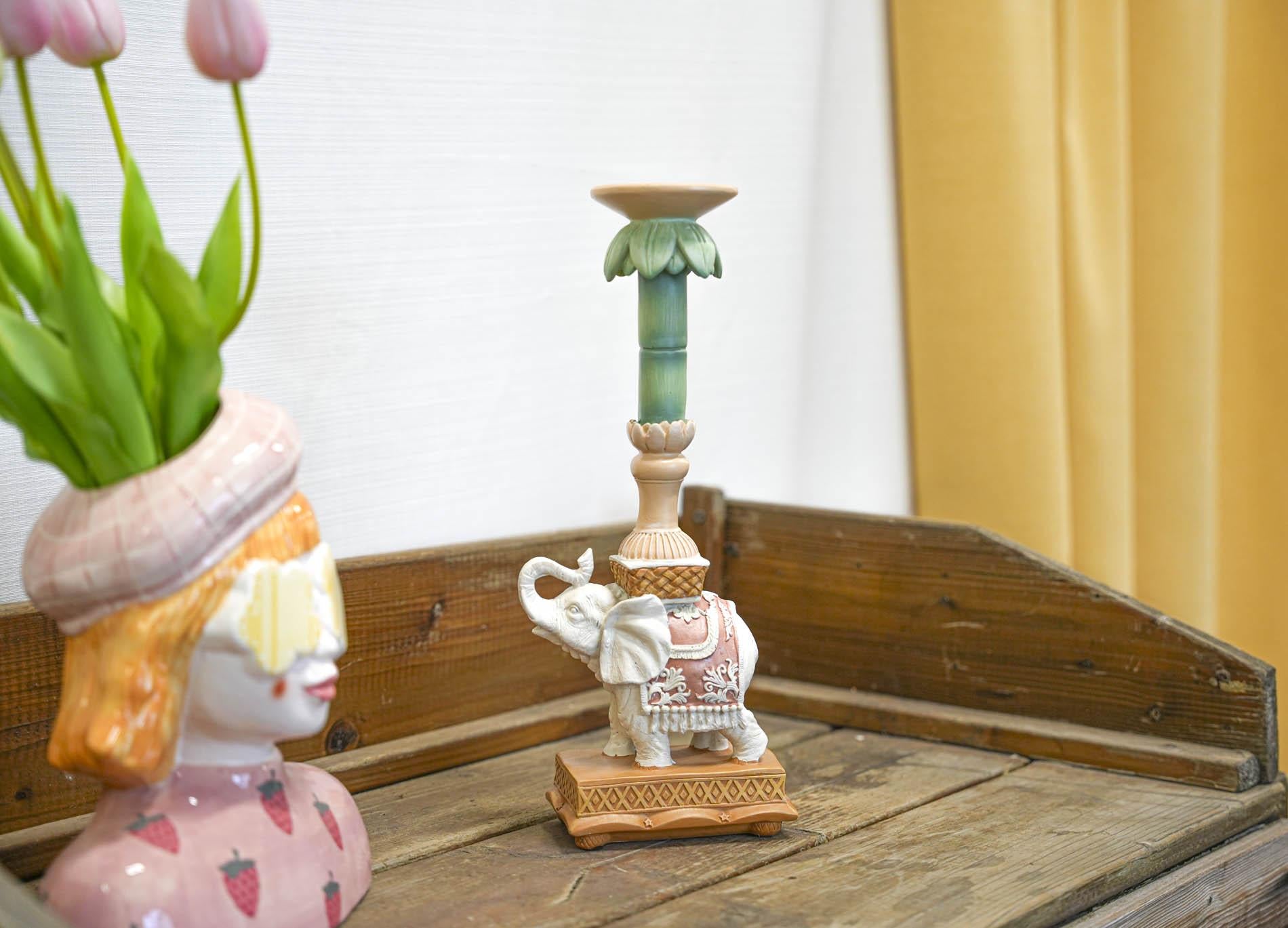 Kerzenständer – Elefantenmotiv, rosa/grün – Polyresin – 34,50 cm